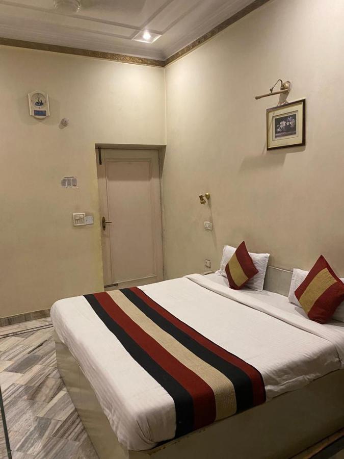 Lavi Hotel Hari Darshan - 10 Meter From Golden Temple Amritsar Exterior photo