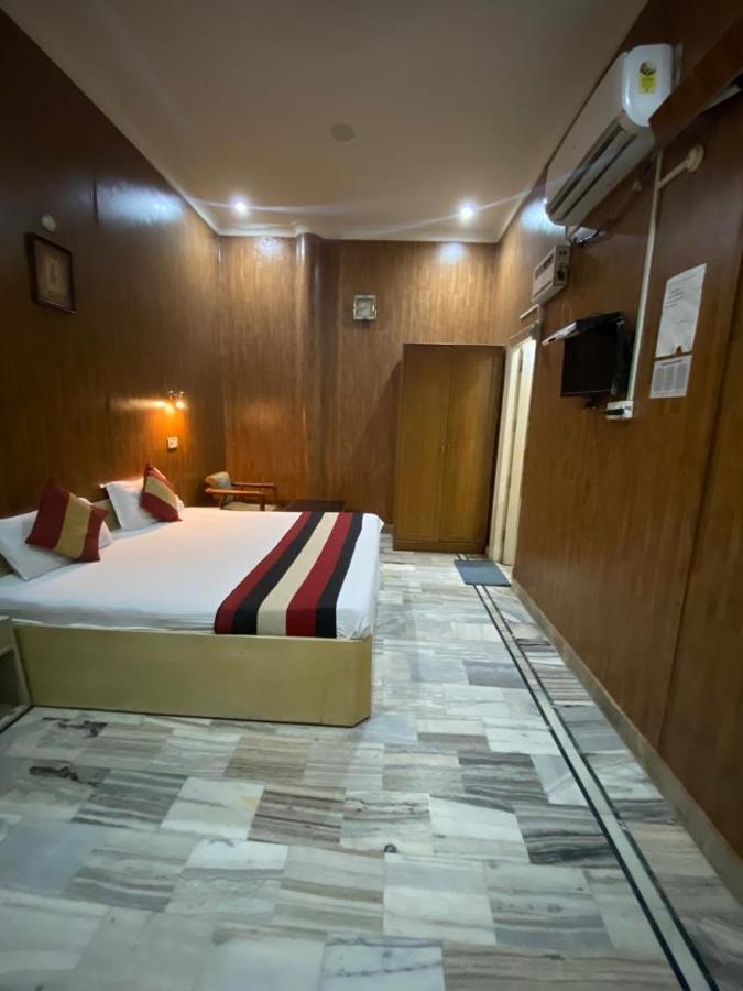 Lavi Hotel Hari Darshan - 10 Meter From Golden Temple Amritsar Exterior photo